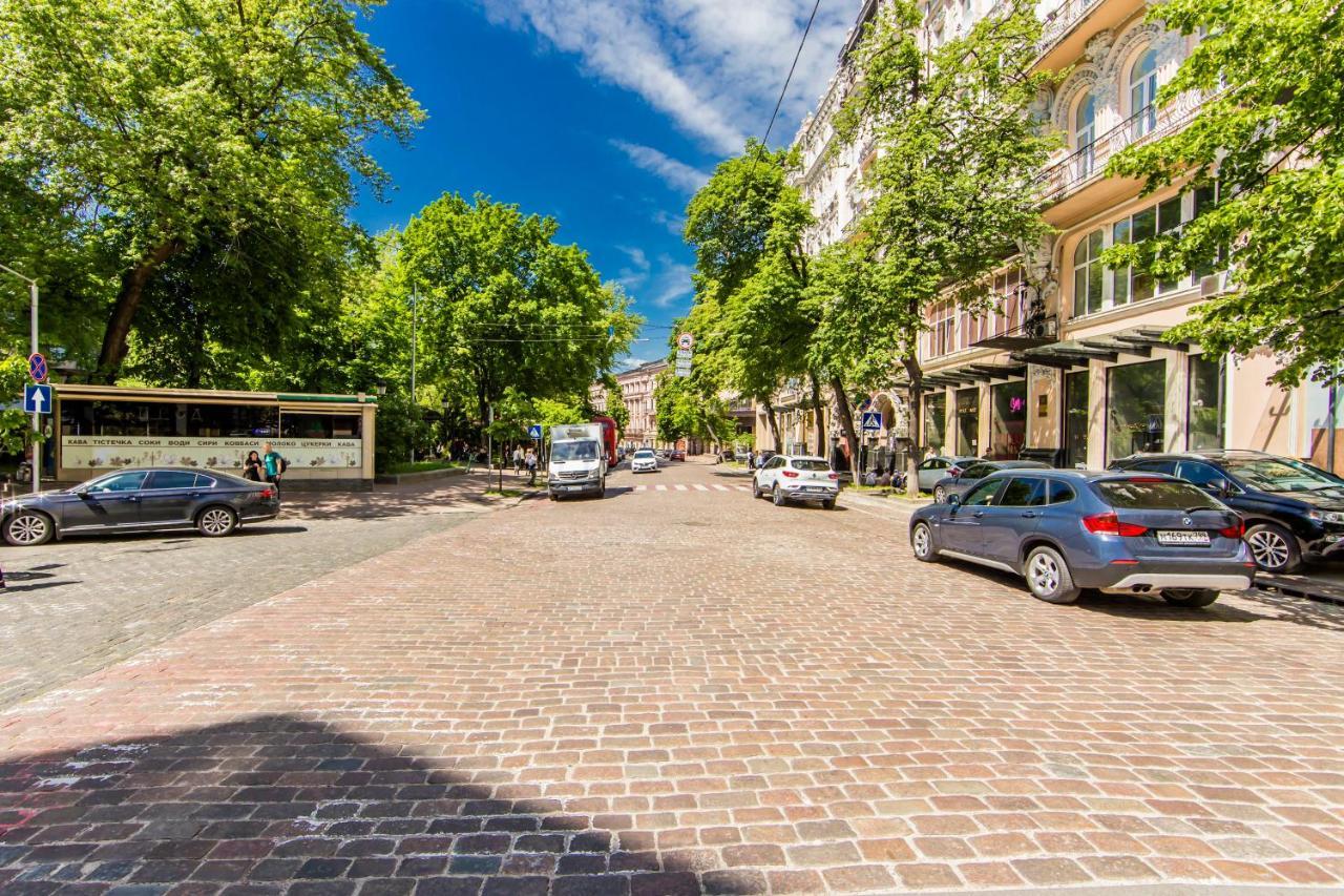 2к квартира в центре. Крещатик, пл. Независимости Киев Экстерьер фото
